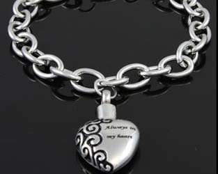 Link Bracelet Engraved Heart